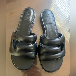 Givenchy flat G sandal 38